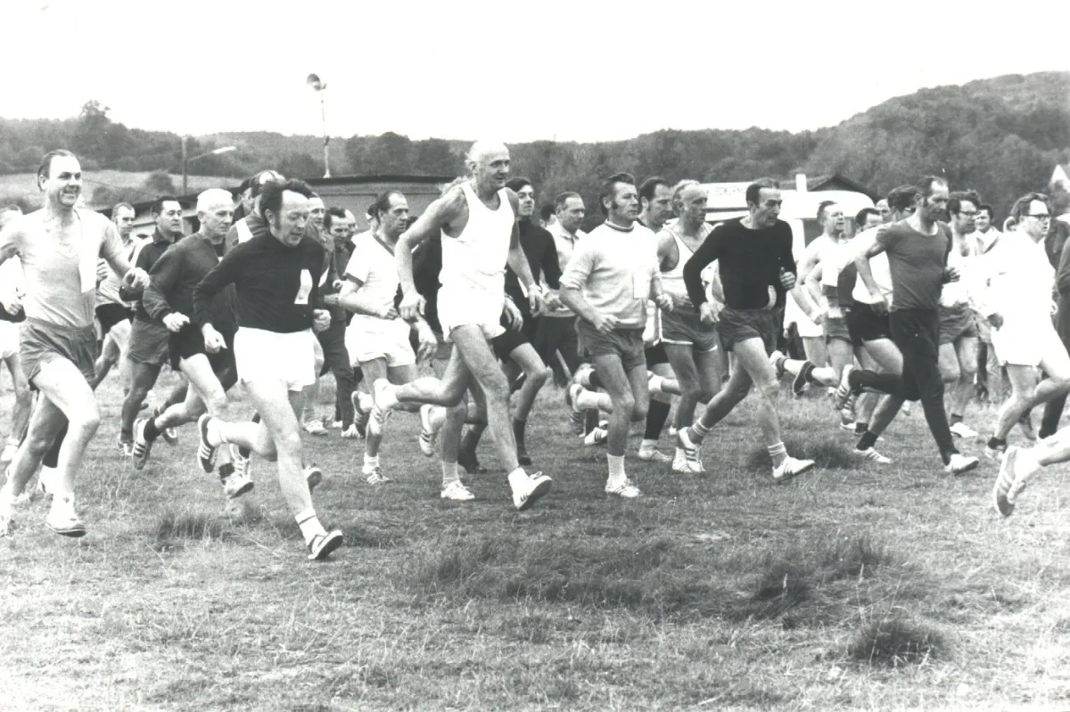 Das war neu in der bisher von der Jugend geprägten deutschen Langsteckenlauf-Szene Würdige alte Herren nahmen unerschrocken die 10 Kilometer