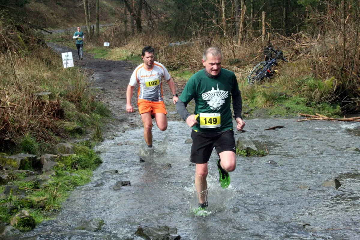 Beim Trail-Running kommt es nicht so sehr auf Streckenrekorde und persönliche Bestzeiten an, dafür aber umso mehr auf Härte, Körperbeherrsch