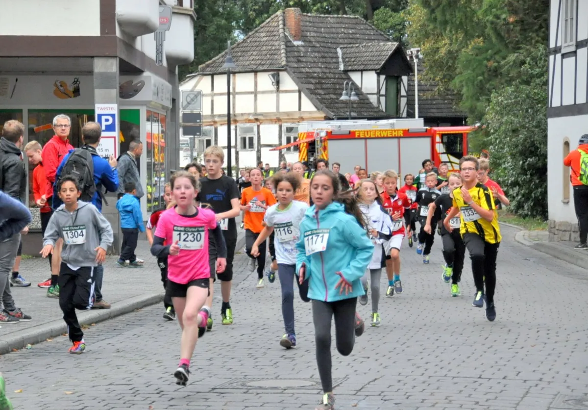 Die Kinder- und Jungendläufe in Verl sind alljährlich stark besucht und haben schon manchmal Hinweise auf junge Lauftalenter erbracht.