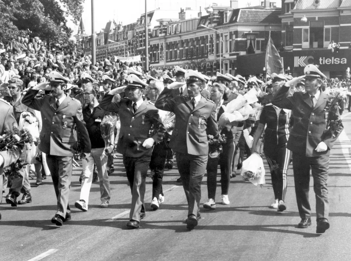 Der Viertagemarsch, (die sog. Vierdaagse) von Nijmegen, ist sicherlich der prominenteste Langstreckenmarsch in Europa. An seinem Schlusstag 